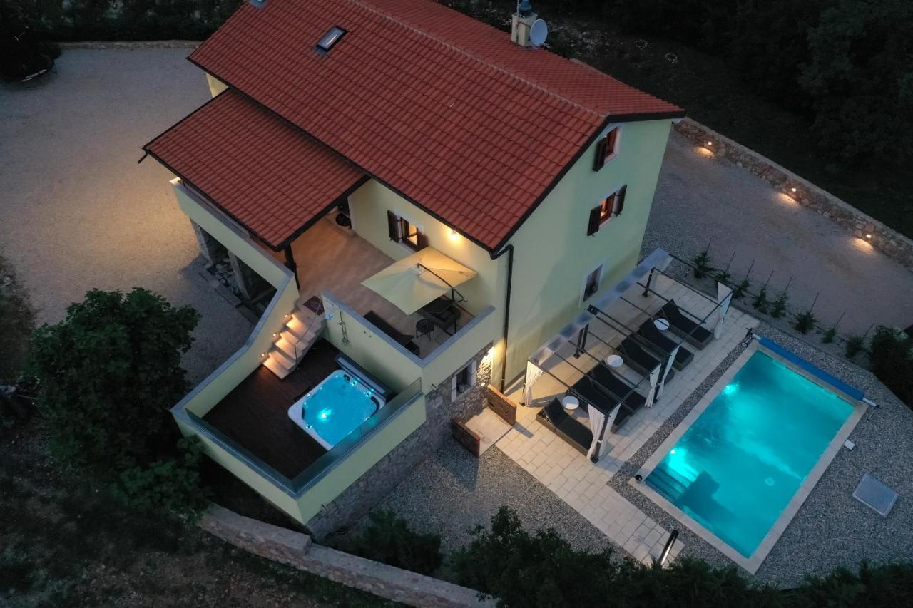 Holiday Home Tos Risika Exteriör bild