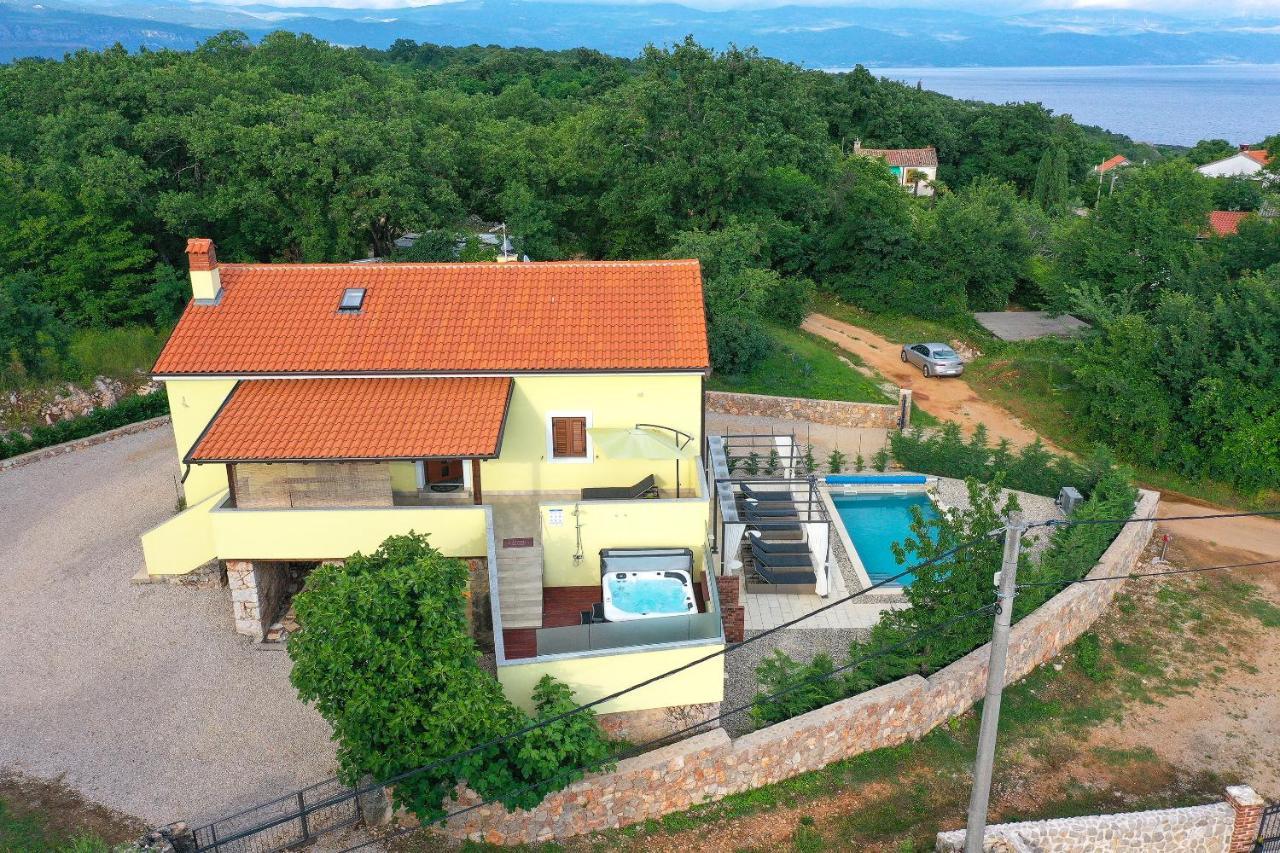 Holiday Home Tos Risika Exteriör bild