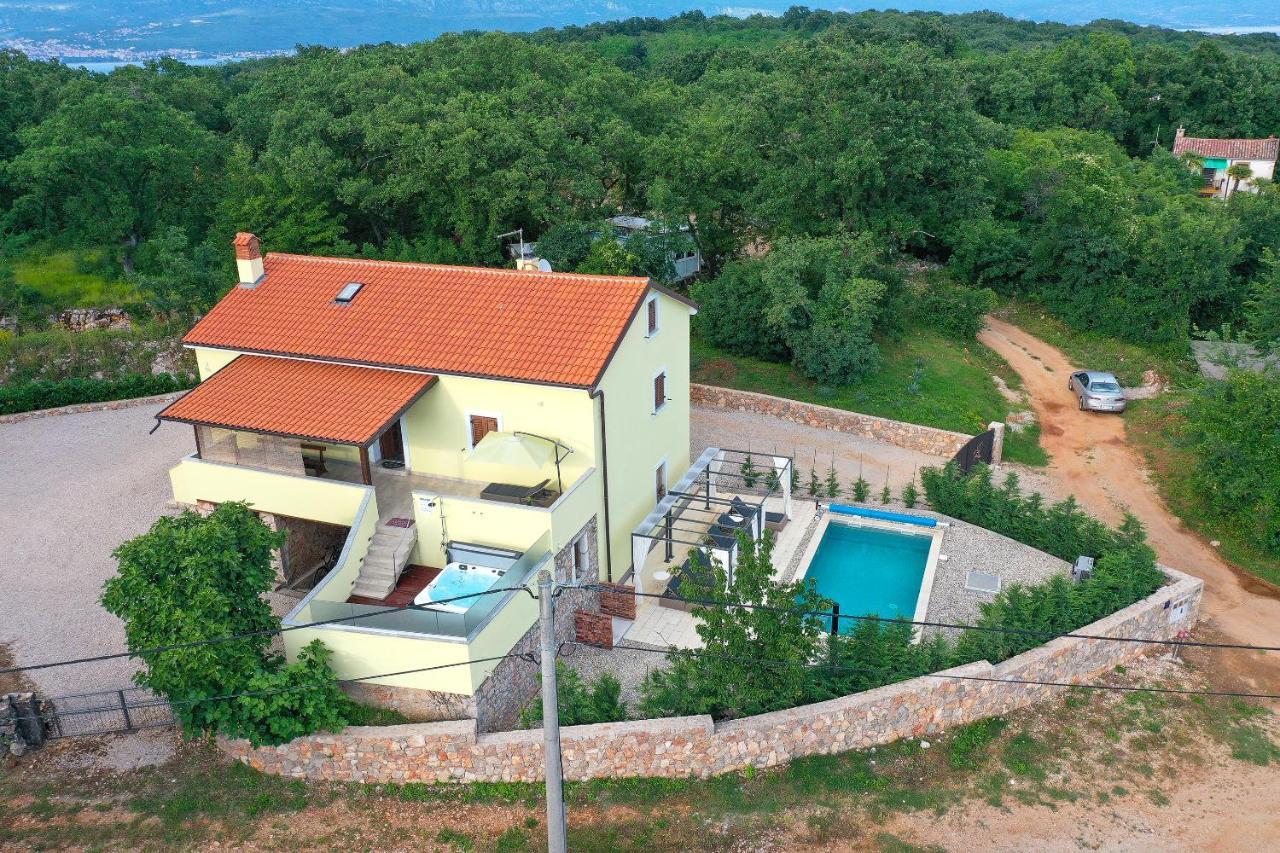 Holiday Home Tos Risika Exteriör bild